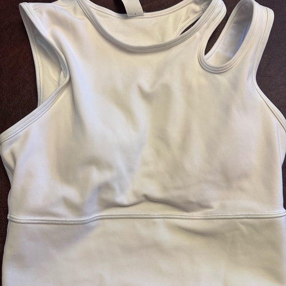 Never worn Lululemon crop top with split shoulder size 2 - Picture 2 of 3
